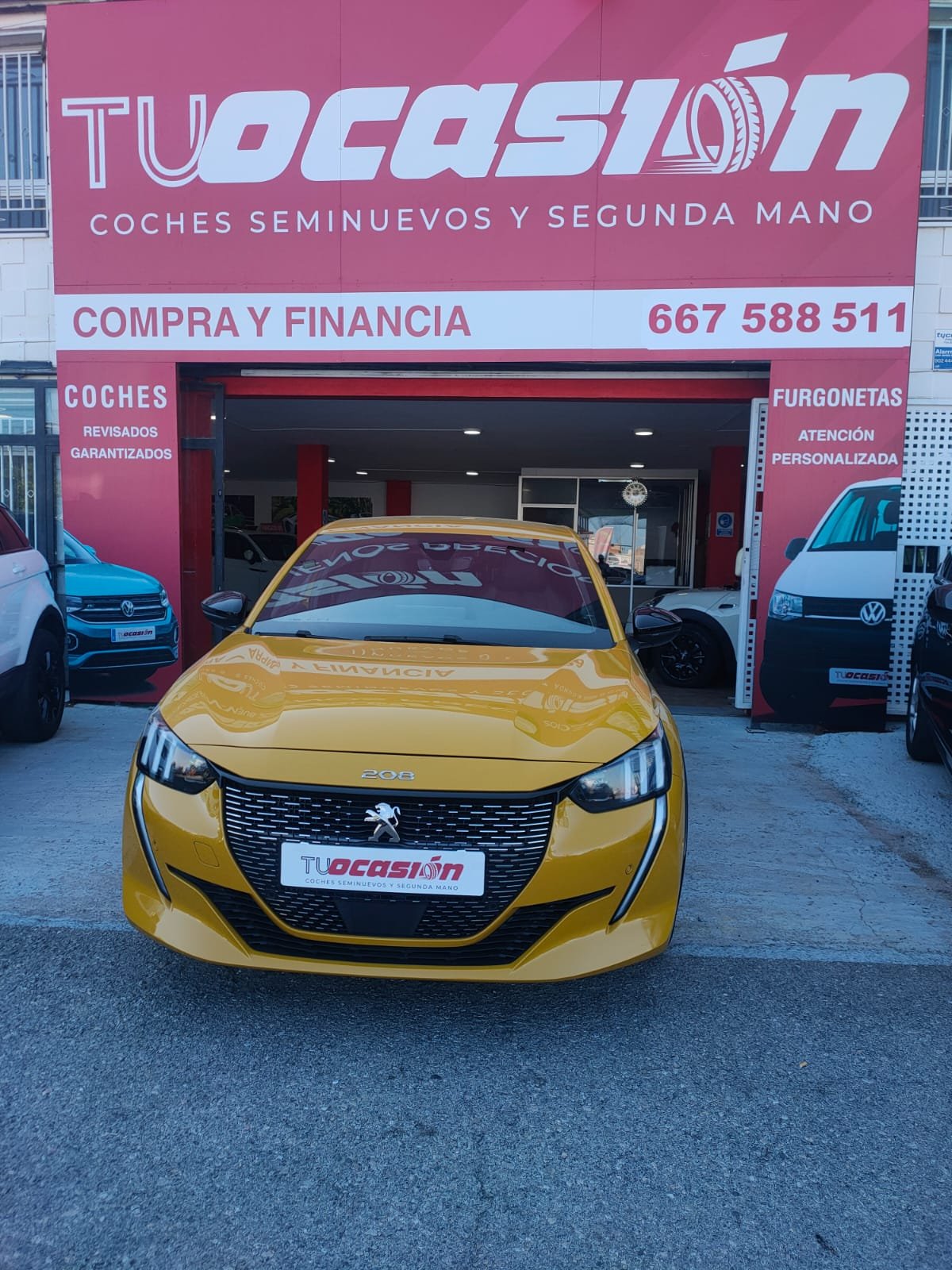 PEUGEOT 208