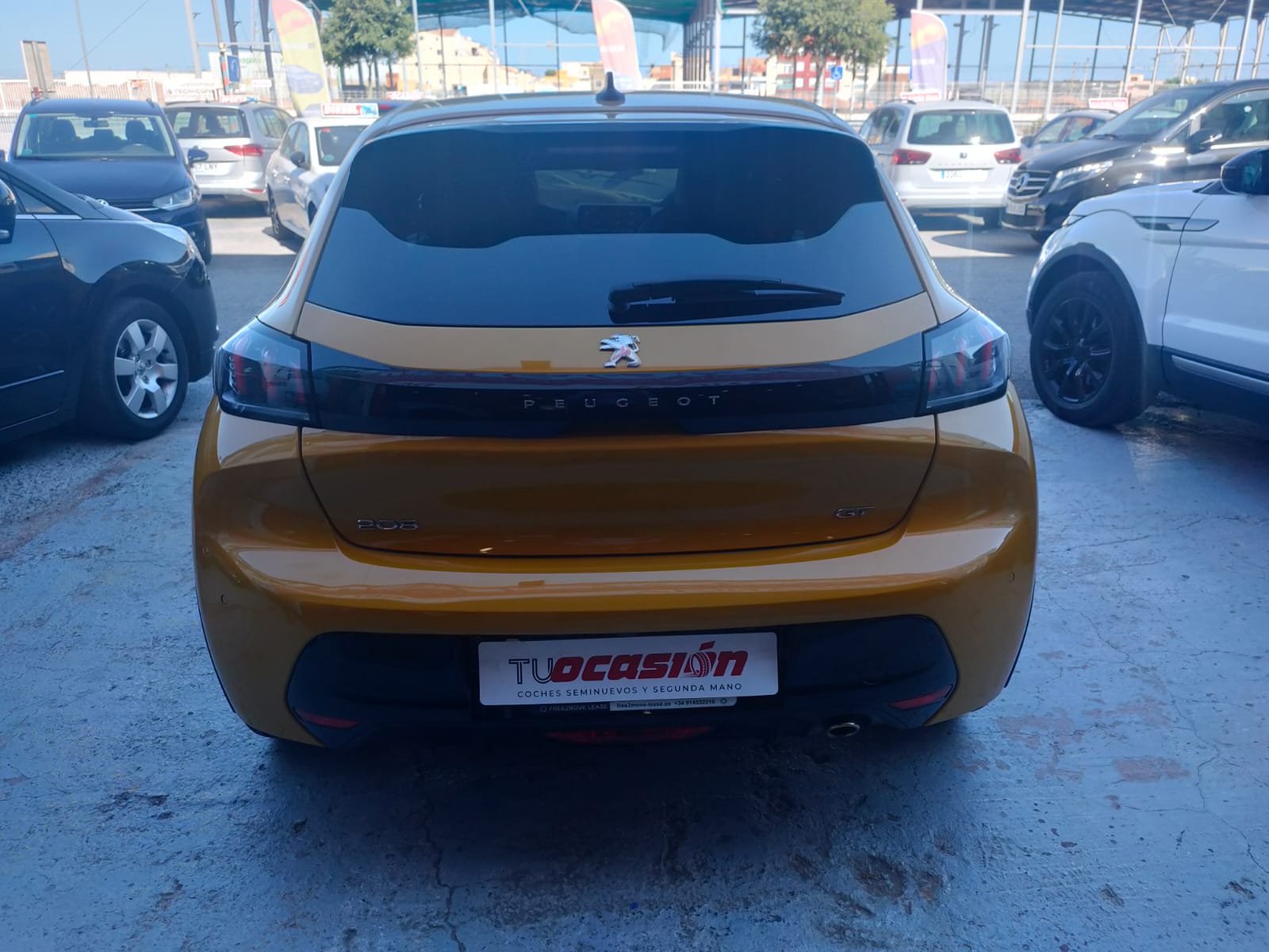 PEUGEOT 208