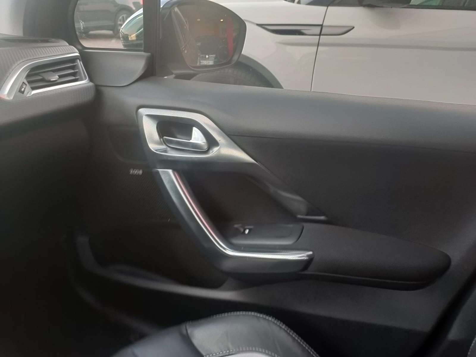 PEUGEOT 2008 ALLURE e-HDI