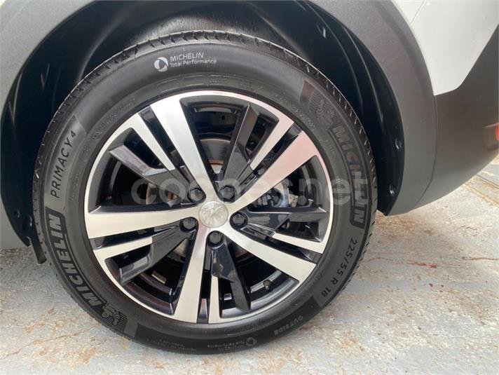 PEUGEOT 5008 Allure 1.2L PureTech SS