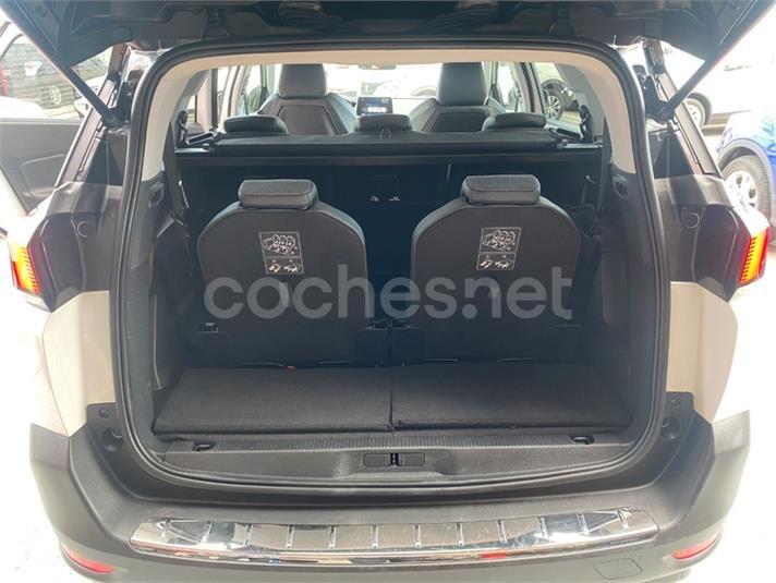 PEUGEOT 5008 Allure 1.2L PureTech SS