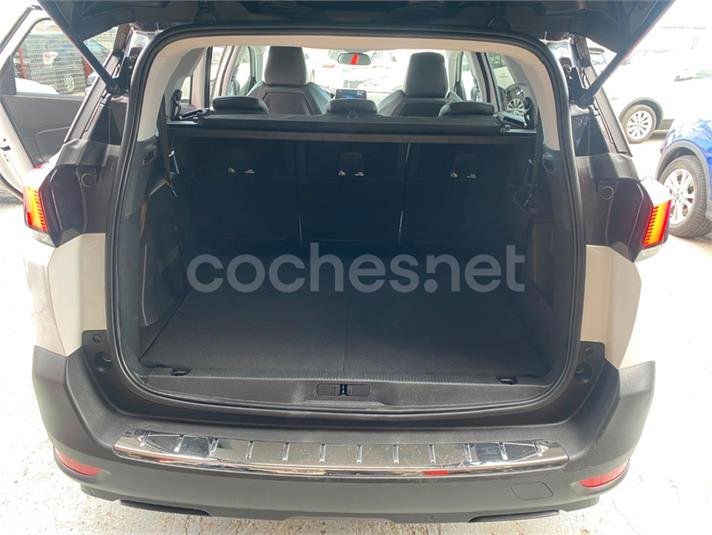PEUGEOT 5008 Allure 1.2L PureTech SS