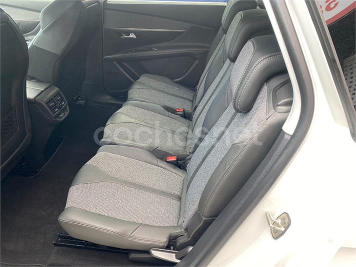 PEUGEOT 5008 Allure 1.2L PureTech SS