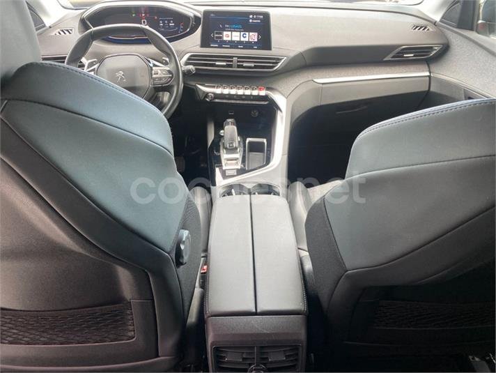 PEUGEOT 5008 Allure 1.2L PureTech SS
