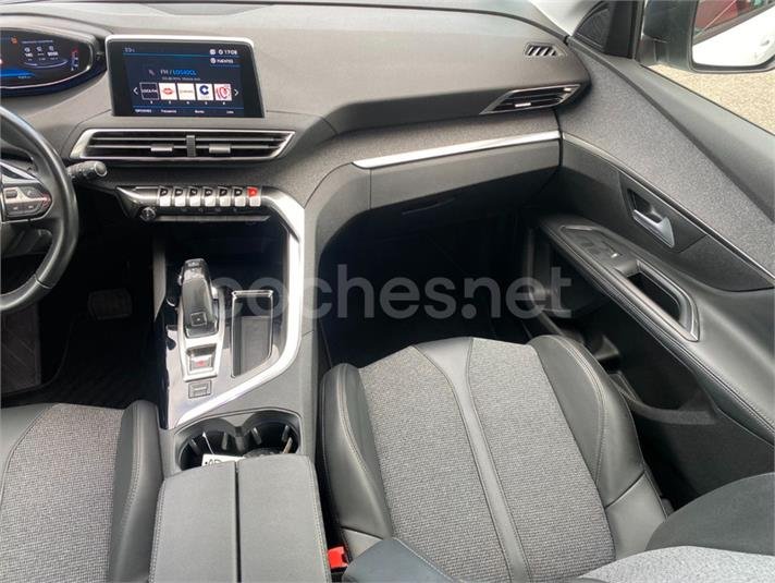 PEUGEOT 5008 Allure 1.2L PureTech SS