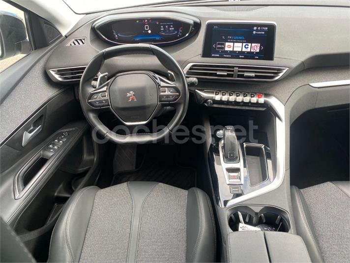 PEUGEOT 5008 Allure 1.2L PureTech SS