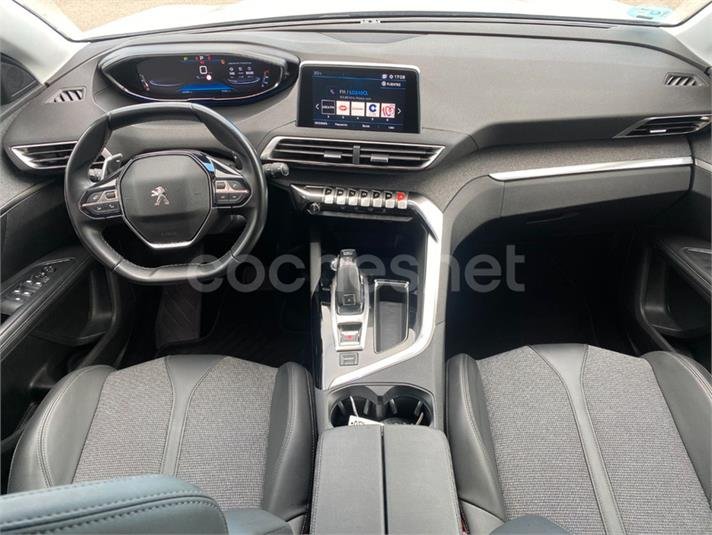 PEUGEOT 5008 Allure 1.2L PureTech SS