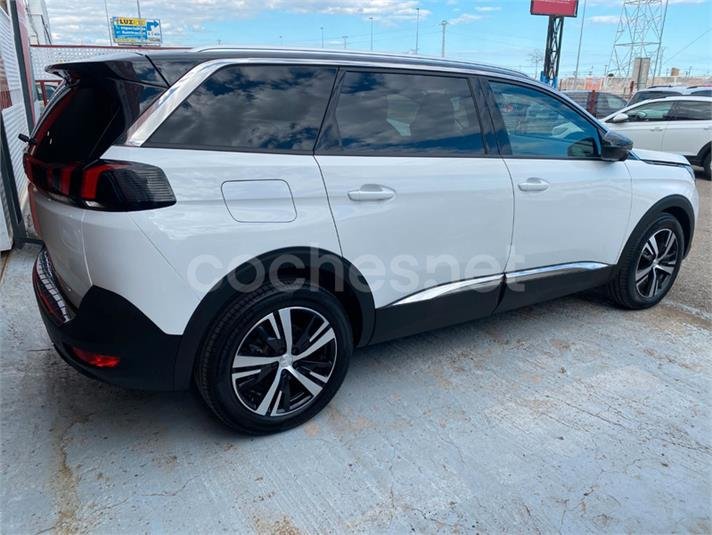 PEUGEOT 5008 Allure 1.2L PureTech SS