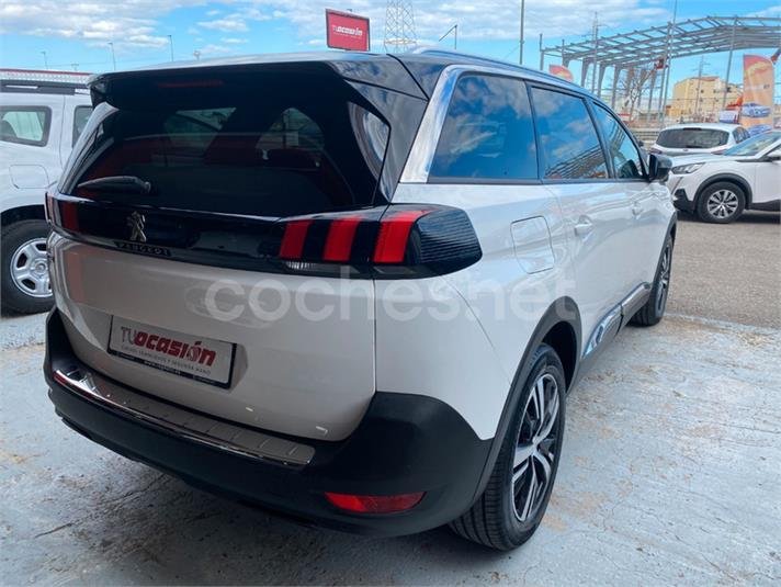 PEUGEOT 5008 Allure 1.2L PureTech SS
