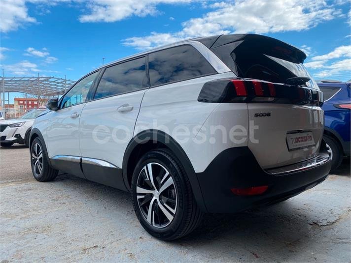 PEUGEOT 5008 Allure 1.2L PureTech SS