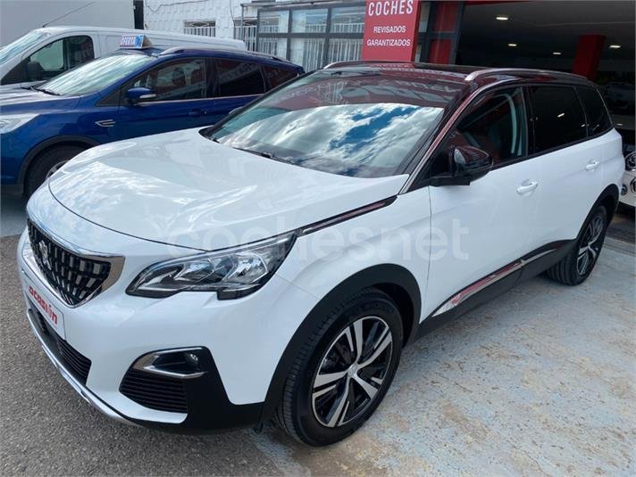 PEUGEOT 5008 Allure 1.2L PureTech SS