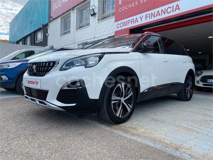PEUGEOT 5008 Allure 1.2L PureTech SS