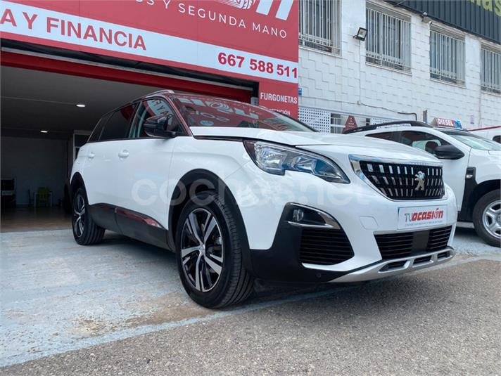 PEUGEOT 5008 Allure 1.2L PureTech SS