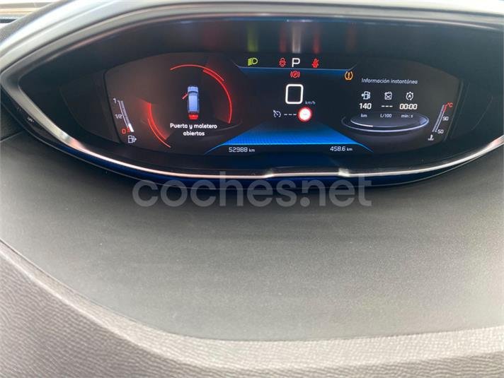 PEUGEOT 5008 Allure 1.2L PureTech SS
