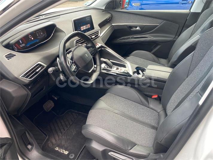 PEUGEOT 5008 Allure 1.2L PureTech SS