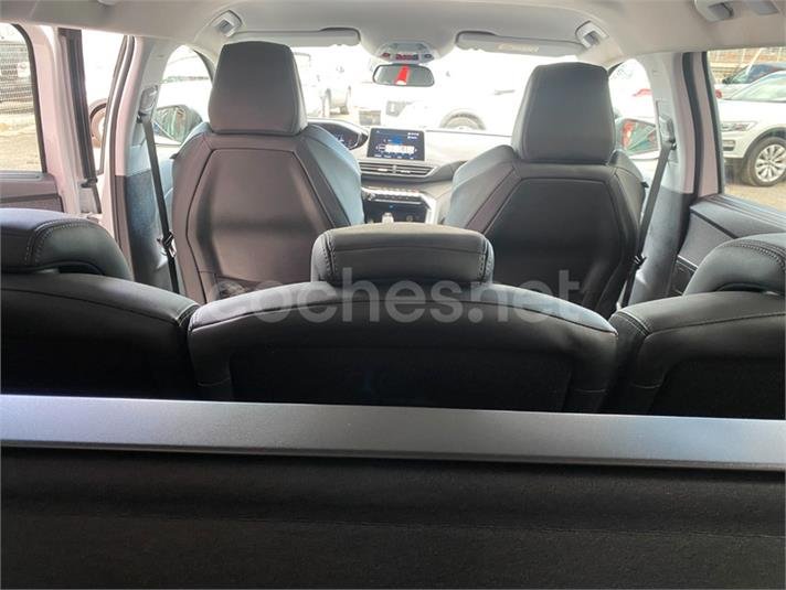 PEUGEOT 5008 Allure 1.2L PureTech SS