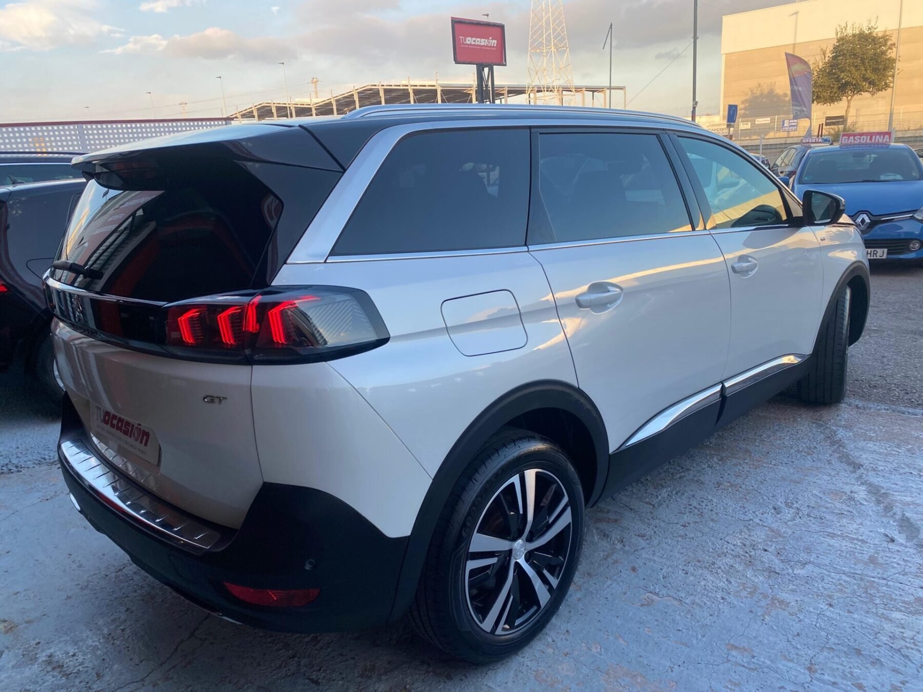 PEUGEOT 5008 GT 15 BLUEHDI EAT8