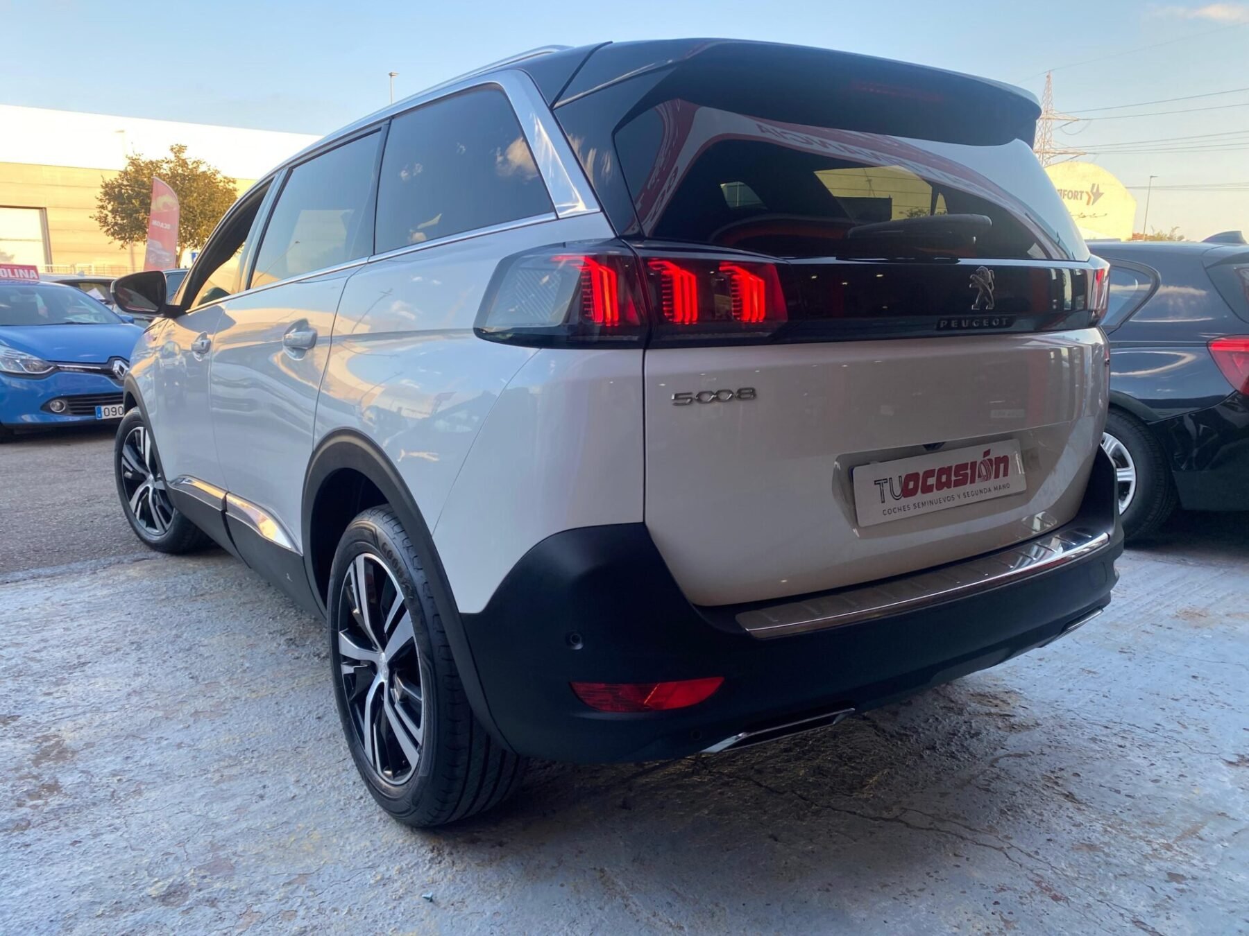 PEUGEOT 5008 GT 15 BLUEHDI EAT8