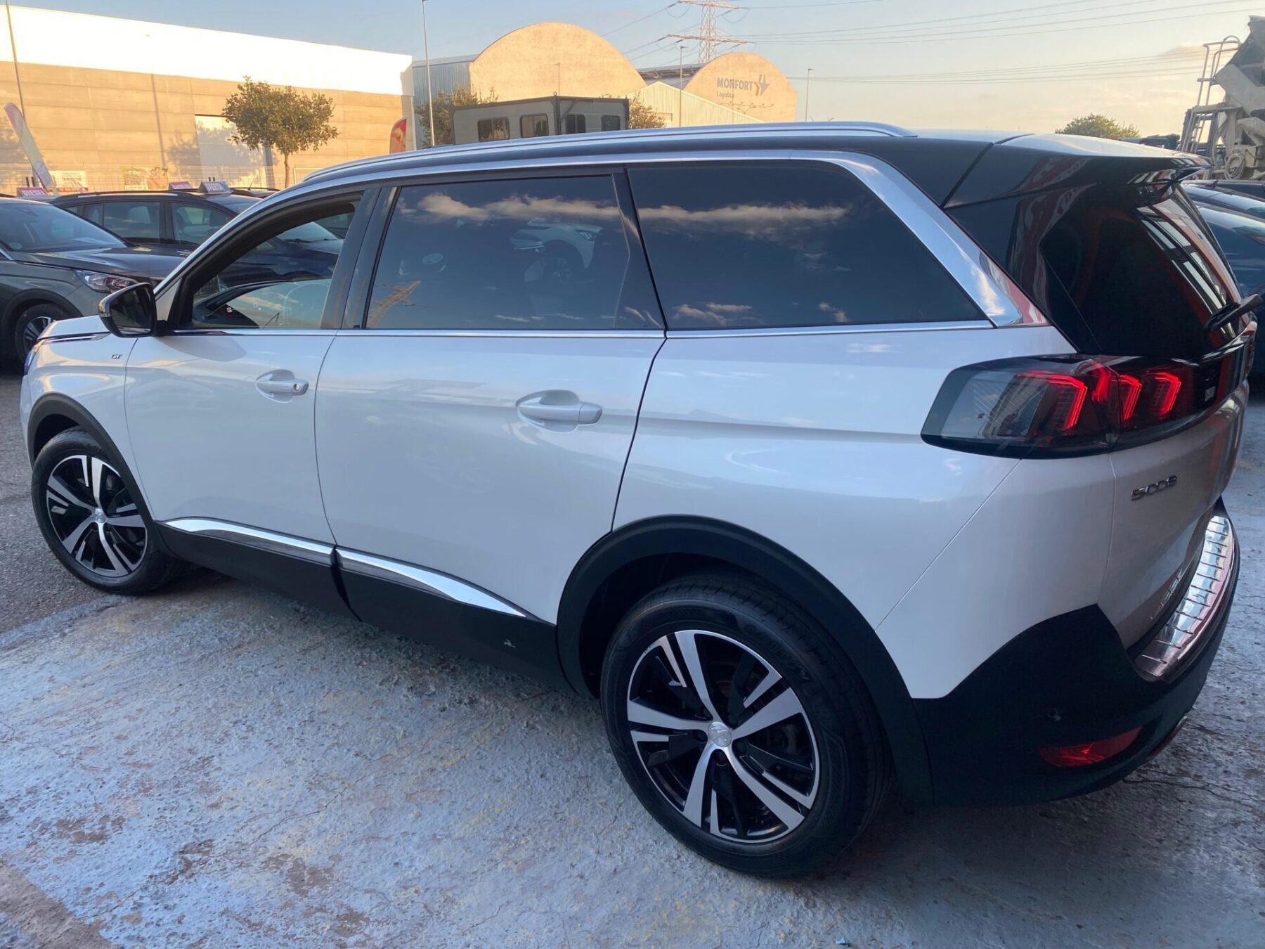 PEUGEOT 5008 GT 15 BLUEHDI EAT8