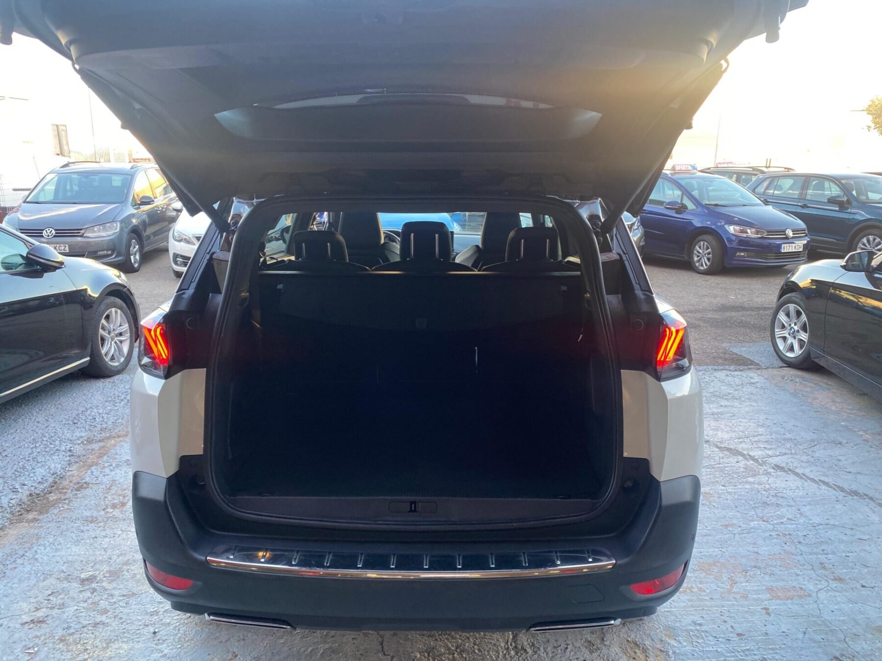 PEUGEOT 5008 GT 15 BLUEHDI EAT8