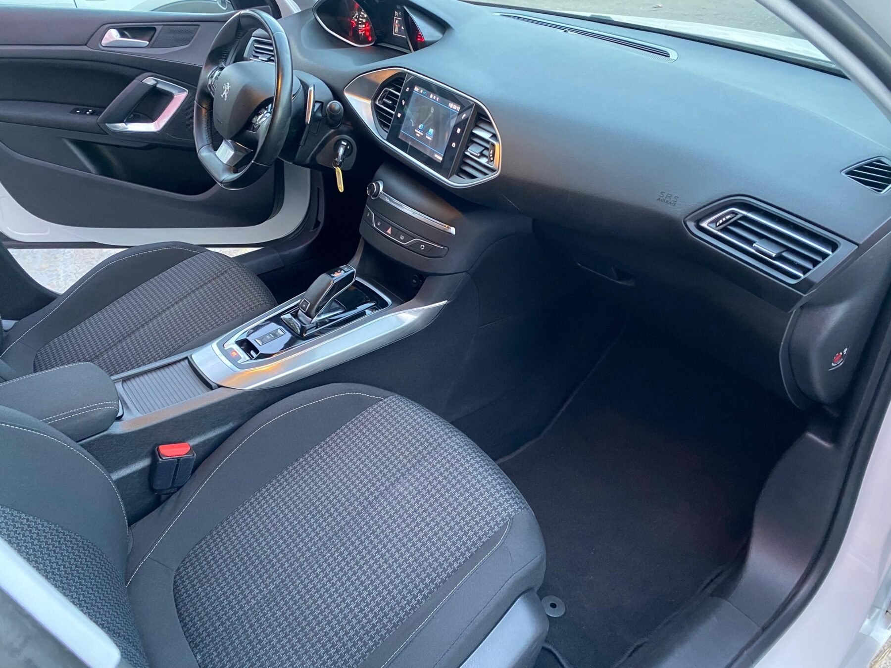 PEUGEOT 308 PEUGEOT 308 SW ACTIVE PACK BLUE HDI 130 SS EAT8