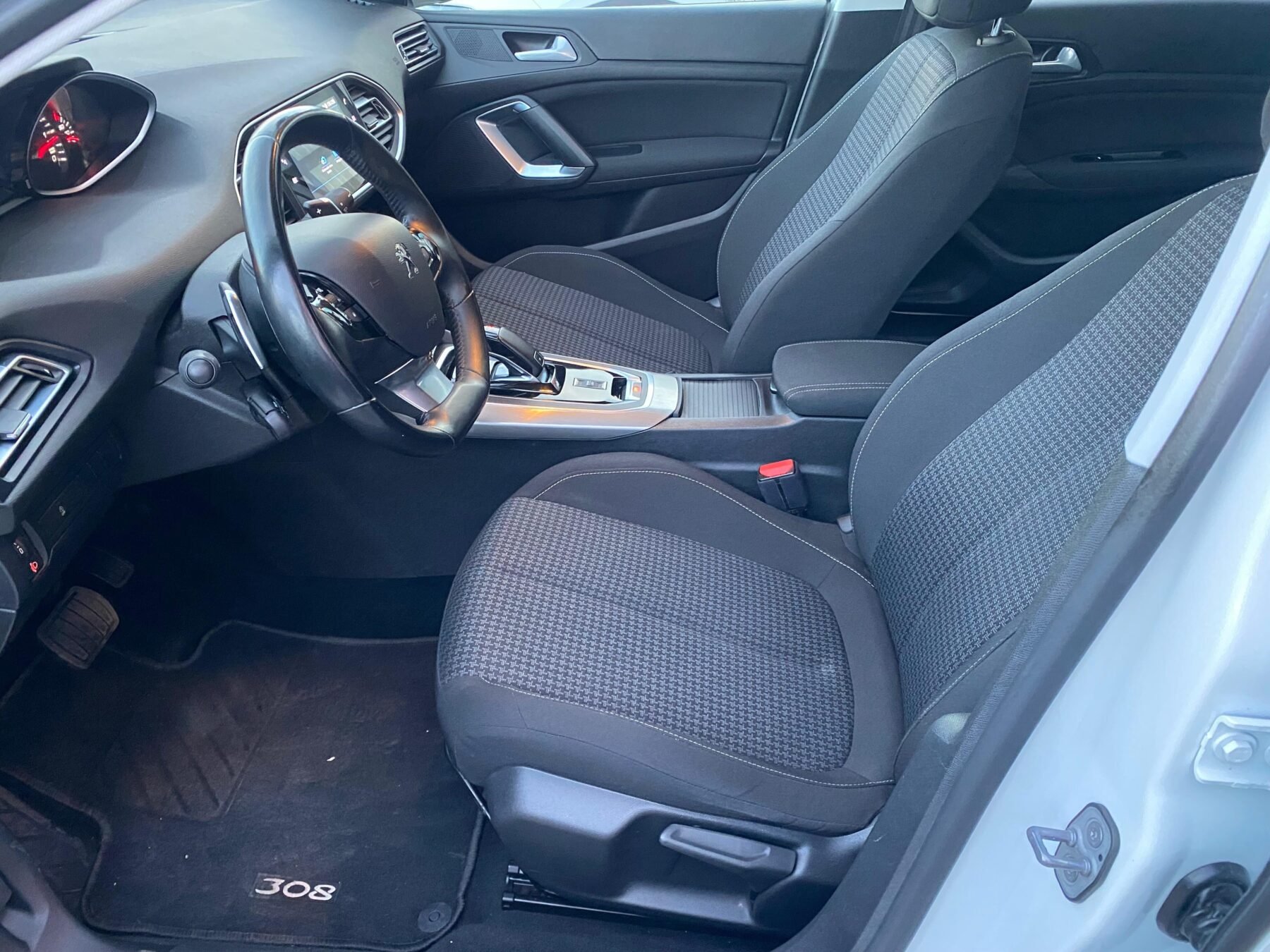 PEUGEOT 308 PEUGEOT 308 SW ACTIVE PACK BLUE HDI 130 SS EAT8