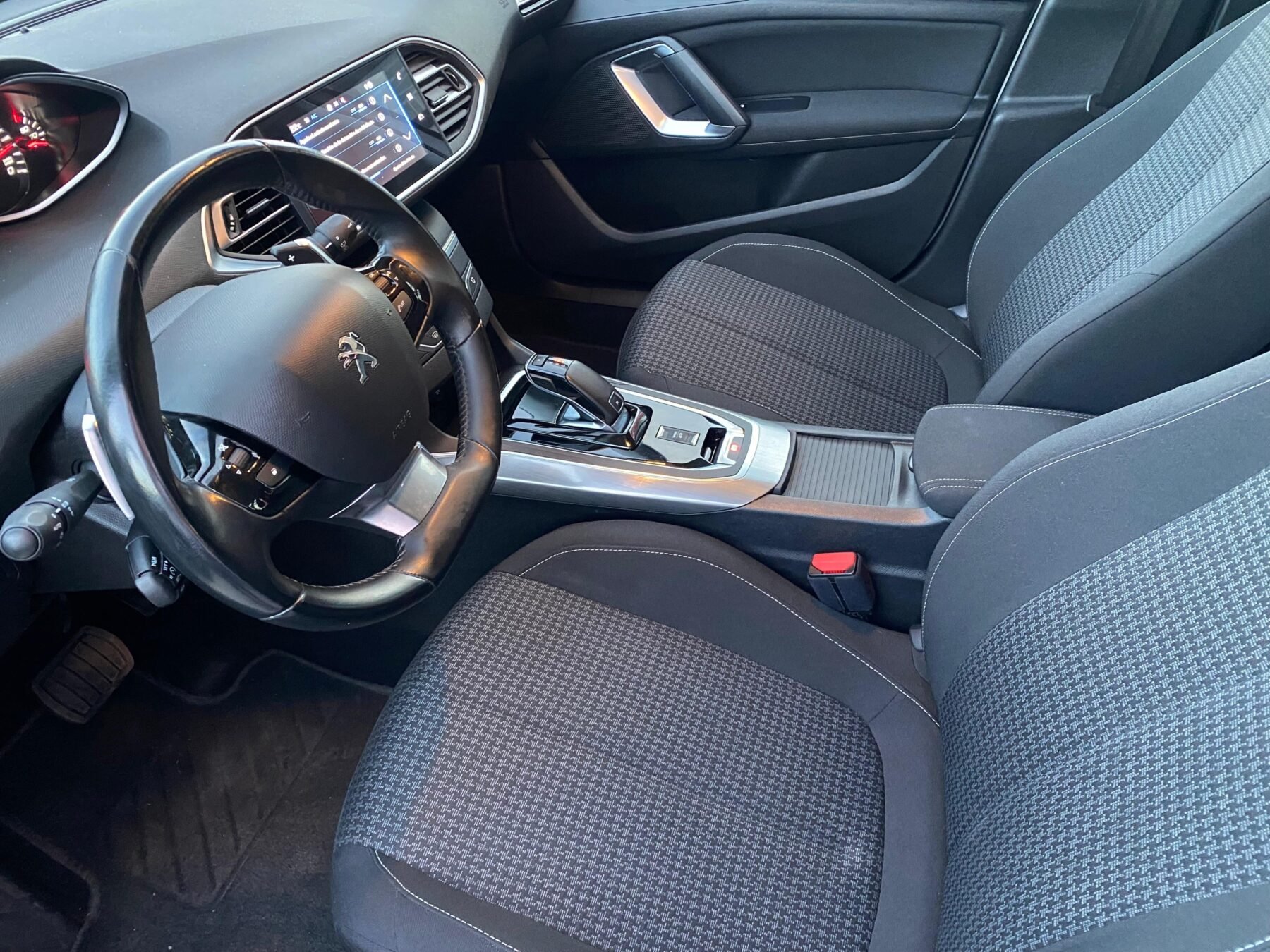 PEUGEOT 308 PEUGEOT 308 SW ACTIVE PACK BLUE HDI 130 SS EAT8