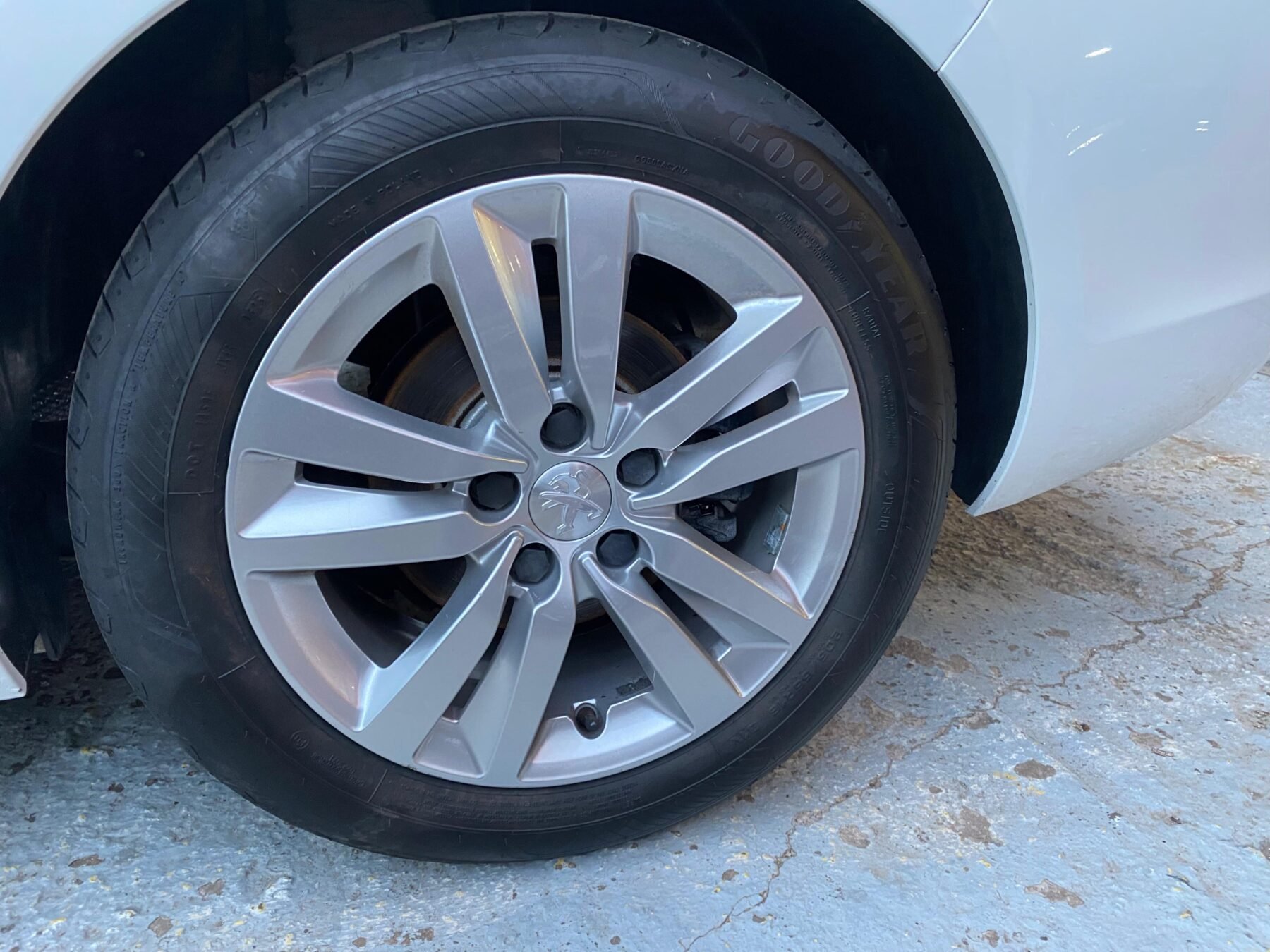 PEUGEOT 308 PEUGEOT 308 SW ACTIVE PACK BLUE HDI 130 SS EAT8