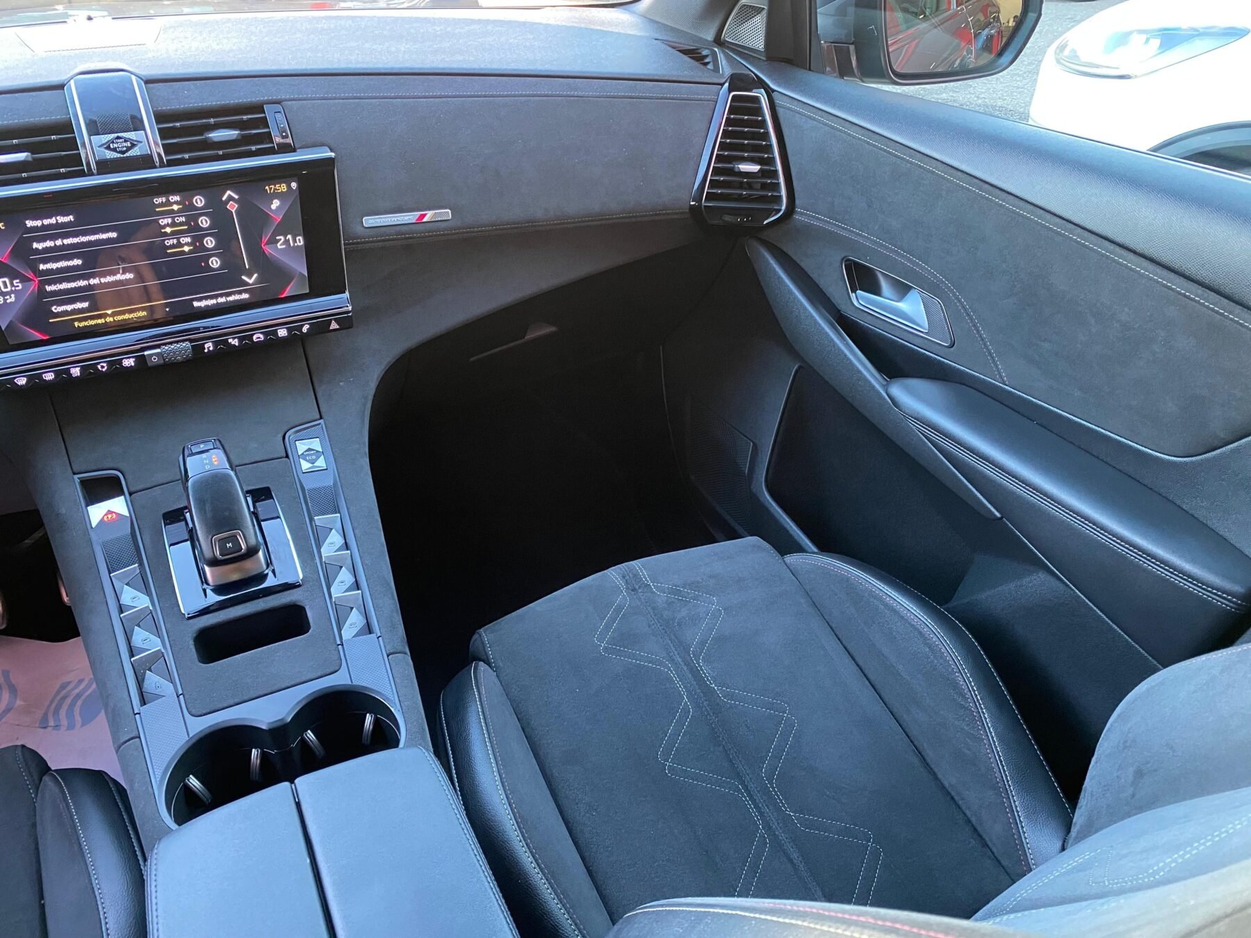 DS 7 BLUEHDI AT PERF. LINE