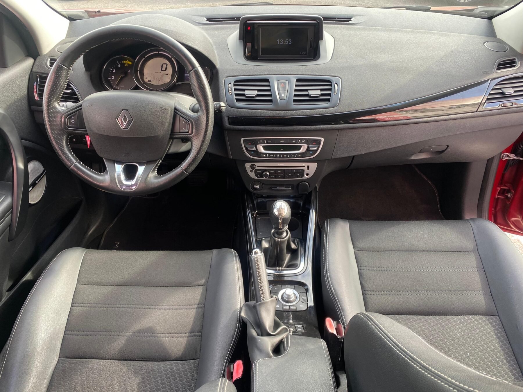 RENAULT Megane RENAULT MEGANE COUPE BOSE ENERGY DCI 110 SS