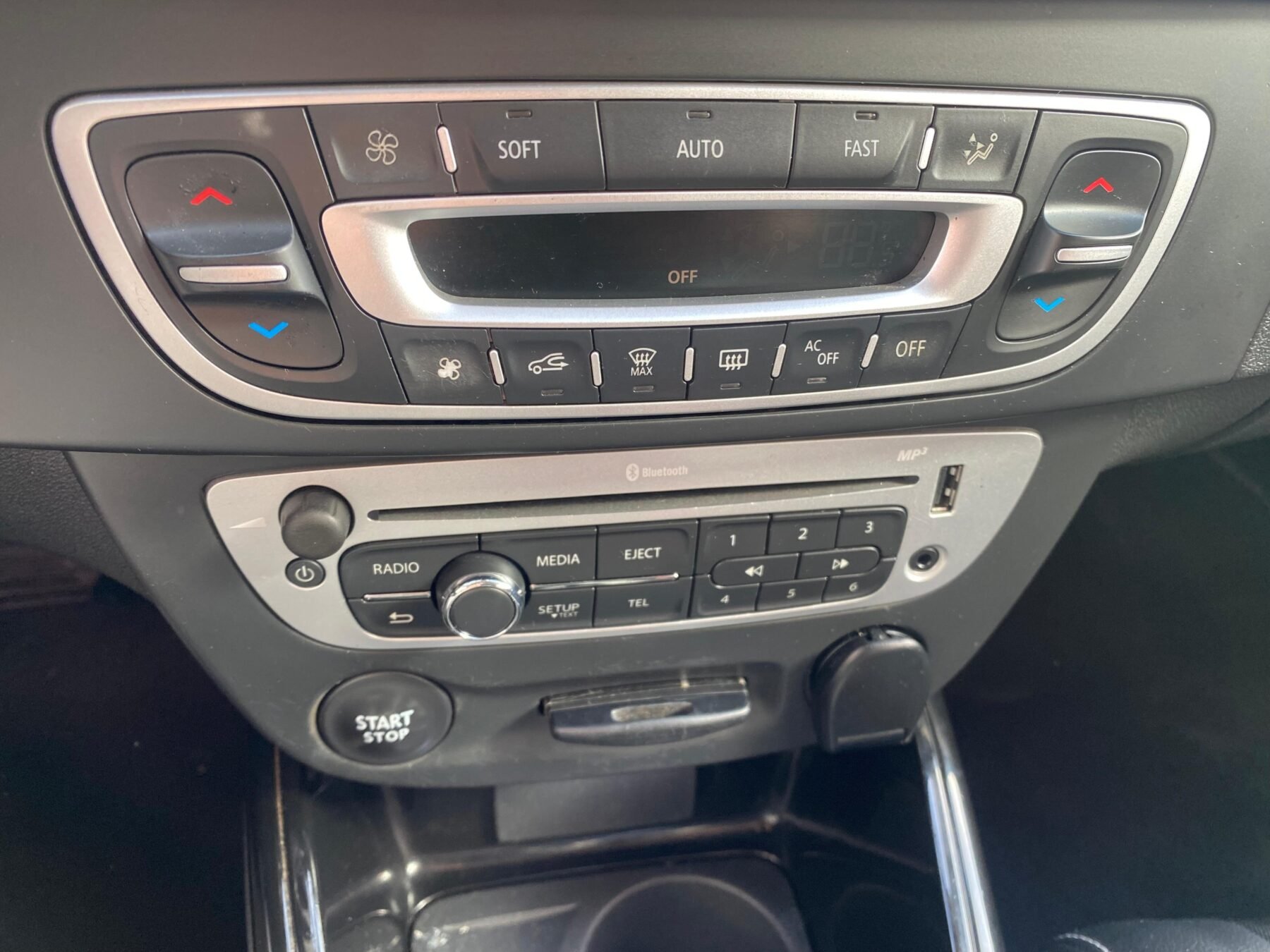 RENAULT Megane RENAULT MEGANE COUPE BOSE ENERGY DCI 110 SS