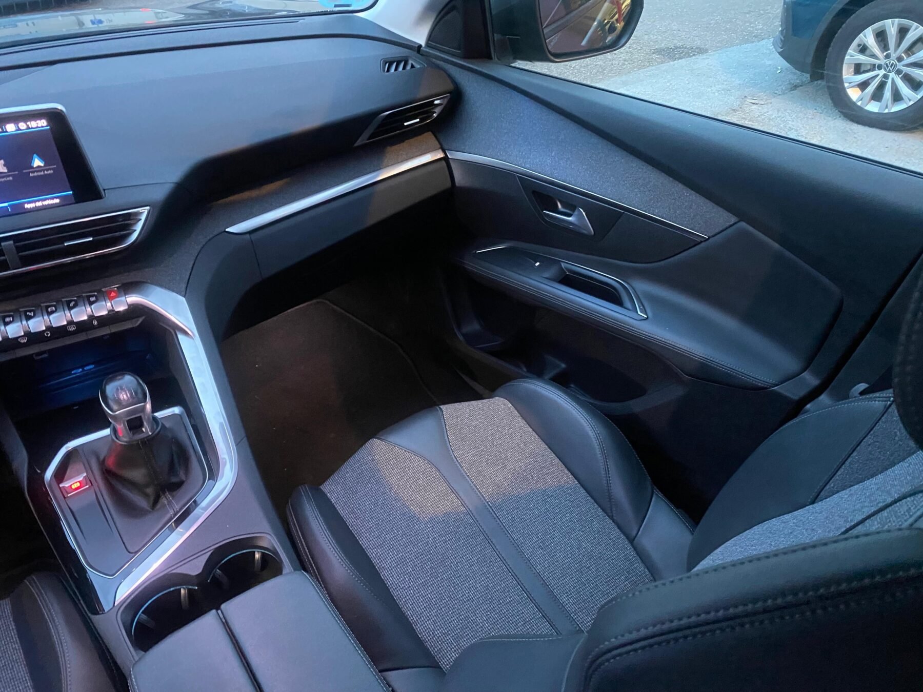 PEUGEOT 3008 1.5 BLUE HDI  EAT8 S&S