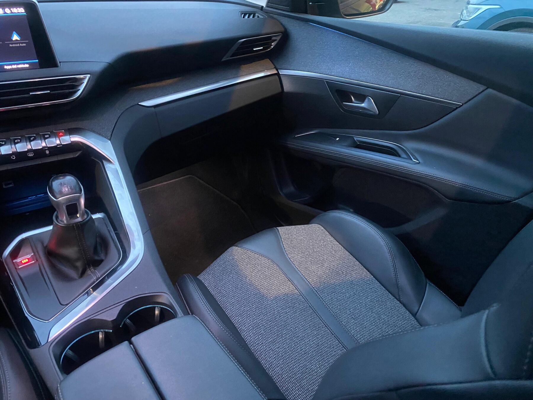 PEUGEOT 3008 1.5 BLUE HDI  EAT8 S&S