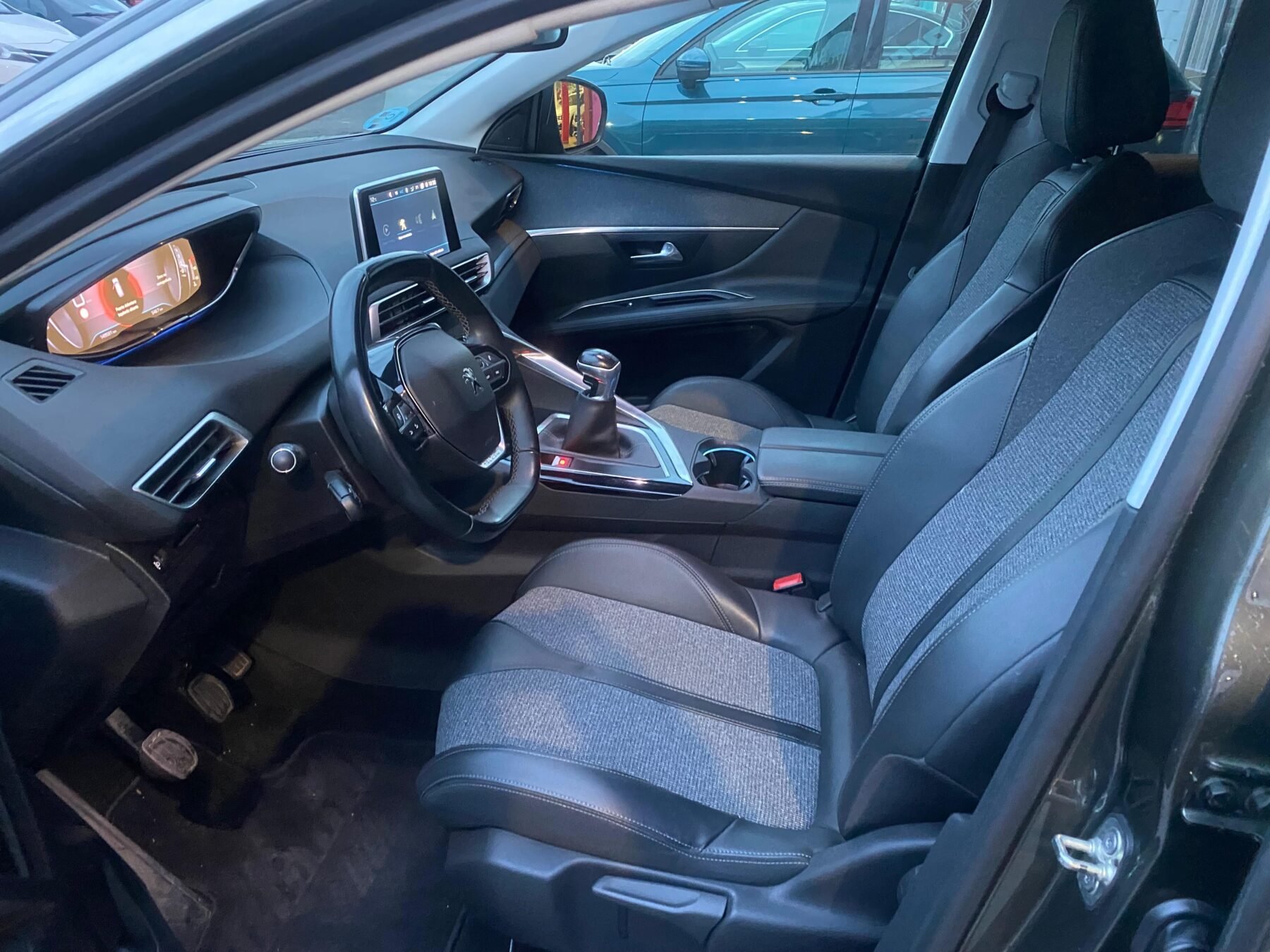 PEUGEOT 3008 1.5 BLUE HDI  EAT8 S&S