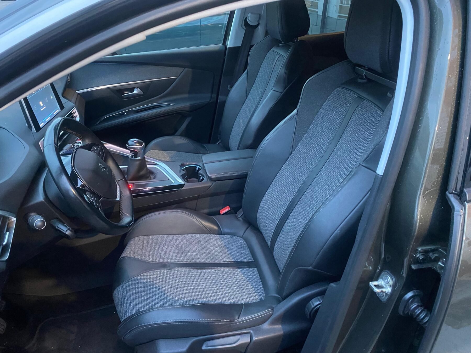 PEUGEOT 3008 1.5 BLUE HDI  EAT8 S&S