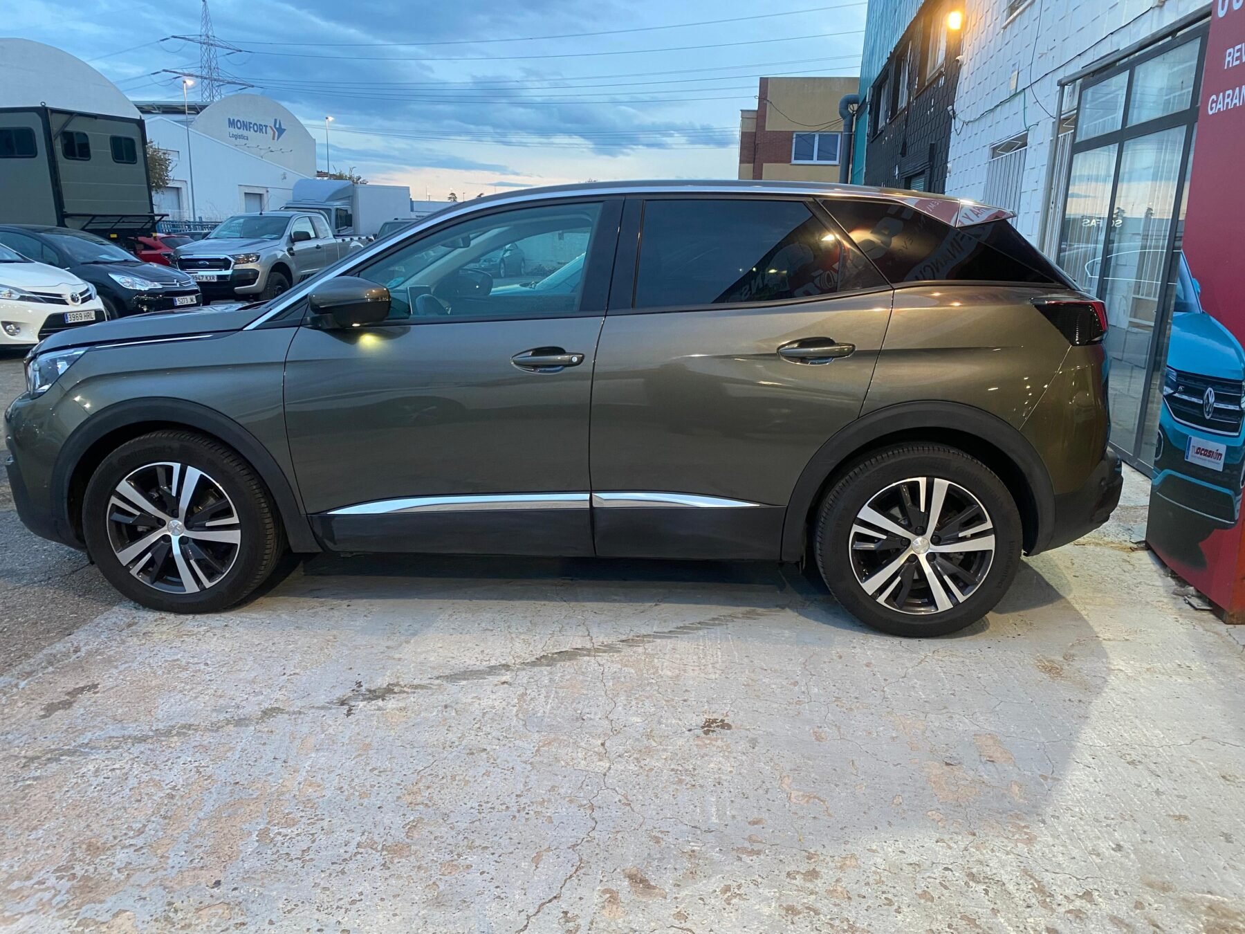 PEUGEOT 3008 1.5 BLUE HDI  EAT8 S&S