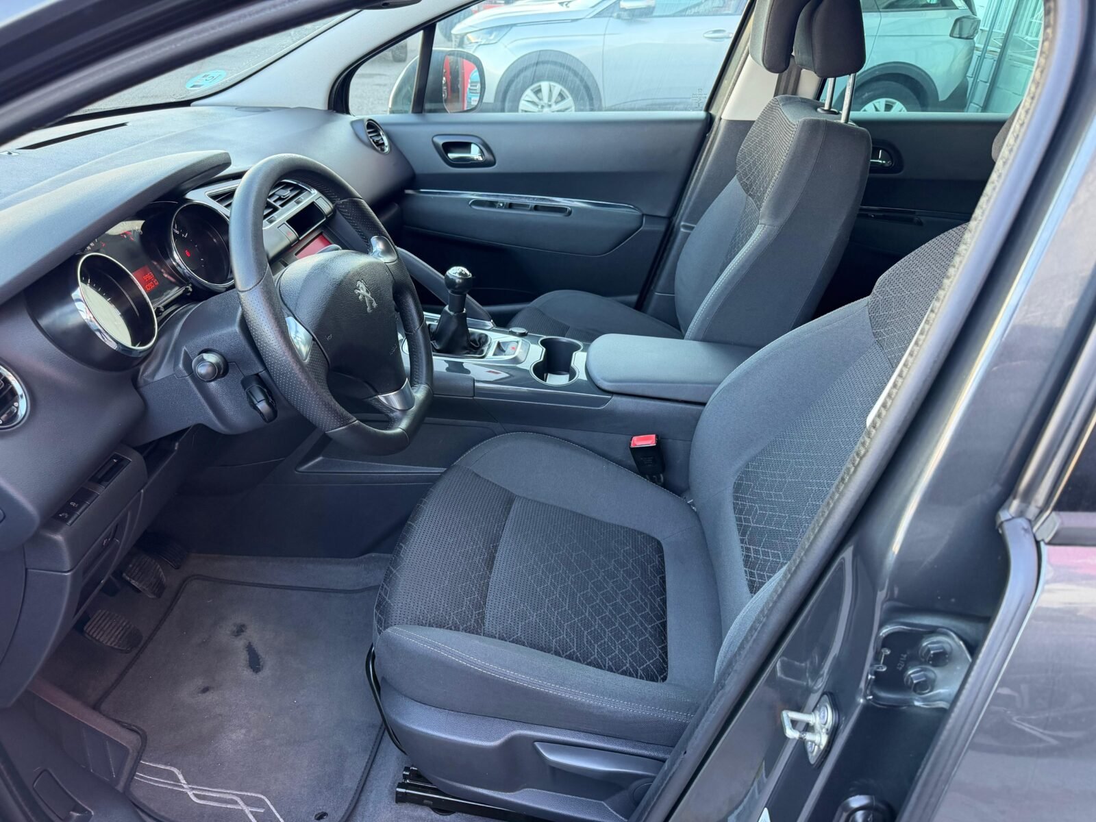 PEUGEOT 3008 STYLE VTI 120CV