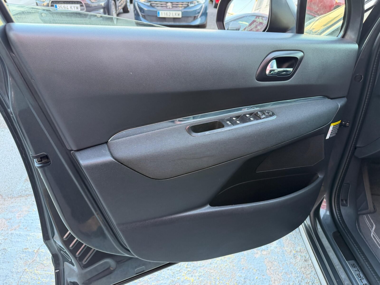 PEUGEOT 3008 STYLE VTI 120CV